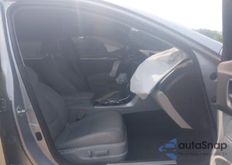 2018 Acura Tlx z USA, uszkodzony, nr VIN 19UUB3F30JA004657